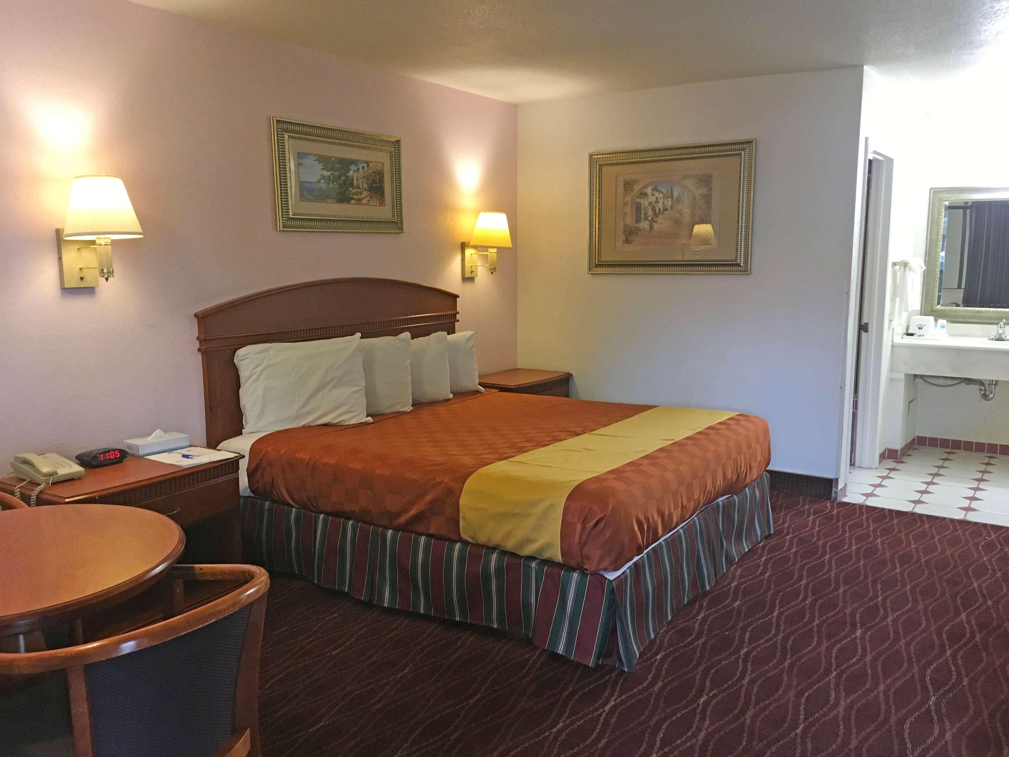 Ibis Styles Lisieux Normandie Εξωτερικό φωτογραφία