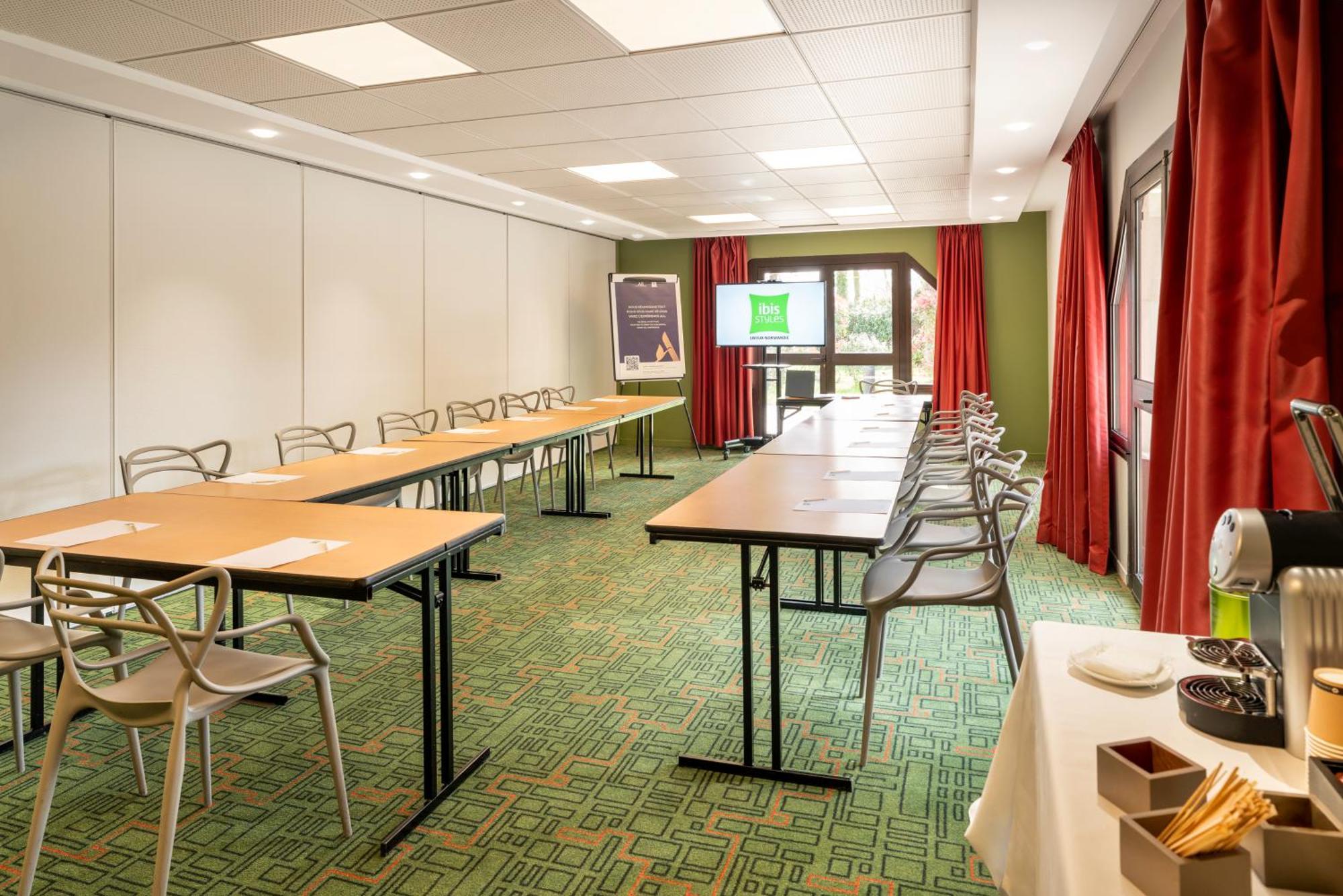 Ibis Styles Lisieux Normandie Εξωτερικό φωτογραφία