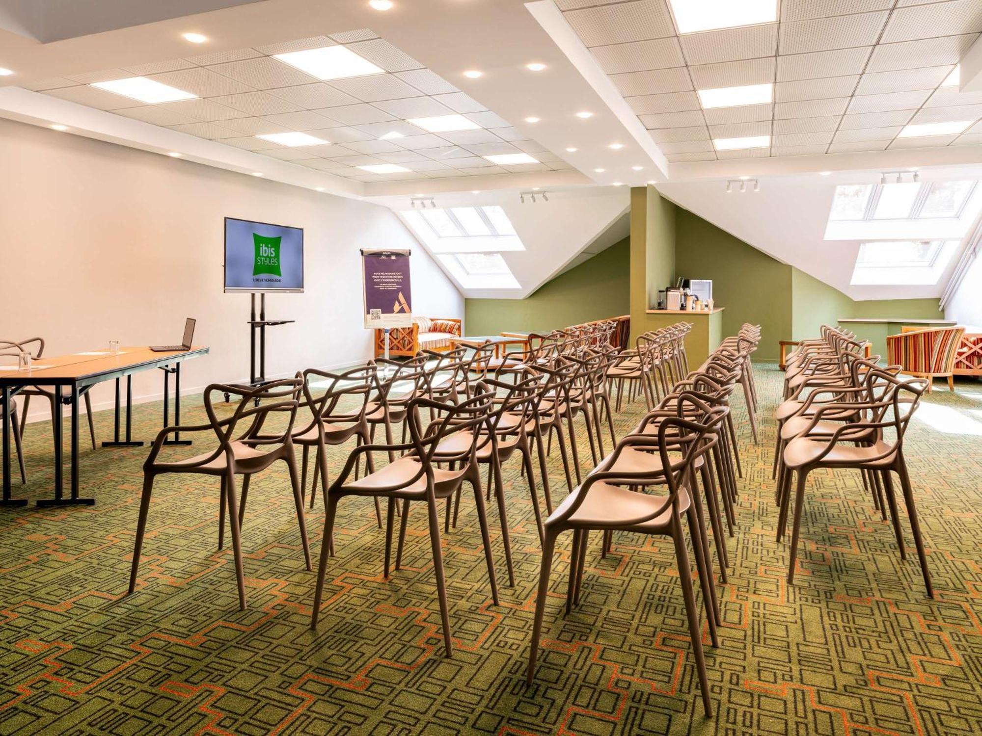 Ibis Styles Lisieux Normandie Εξωτερικό φωτογραφία